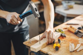 Petits travaux, grande différence : comment le bricolage valorise un bien immobilier ?